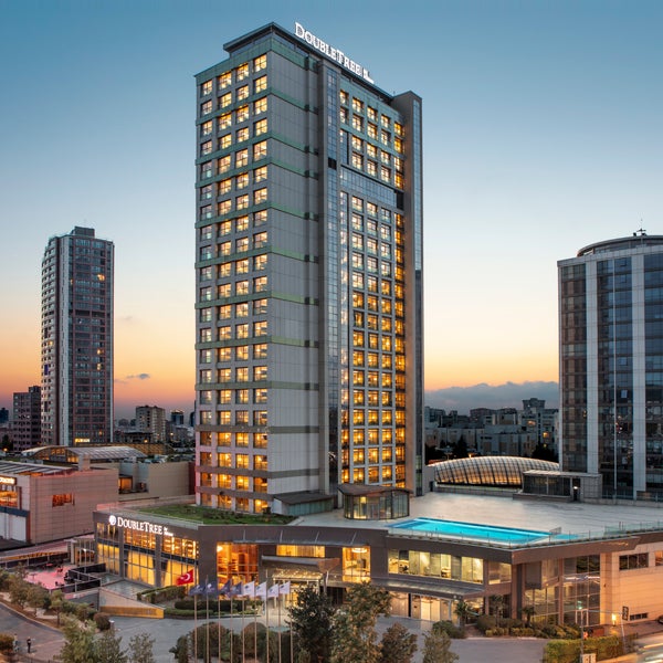 Foto diambil di DoubleTree by Hilton Istanbul Atasehir Hotel &amp; Conference Centre oleh DoubleTree by Hilton Istanbul Atasehir Hotel &amp; Conference Centre pada 10/1/2021