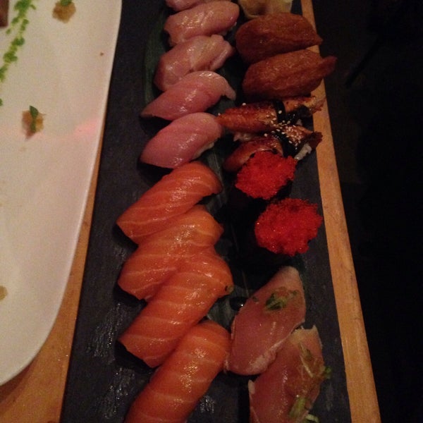 Снимок сделан в Blowfish Sushi to Die For пользователем annie . 5/28/2016