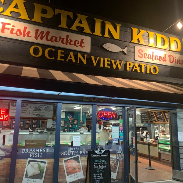 Foto tomada en Captain Kidd&#39;s Fish Market &amp; Restaurant  por Kazumasa K. el 8/7/2019