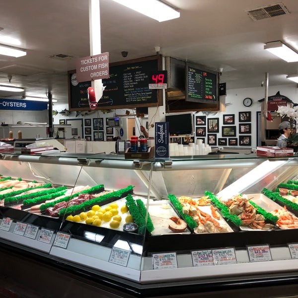 Foto tomada en Captain Kidd&#39;s Fish Market &amp; Restaurant  por Kazumasa K. el 1/14/2018