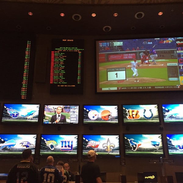 Photo taken at Race &amp; Sports Book by MiMan on 9/9/2018