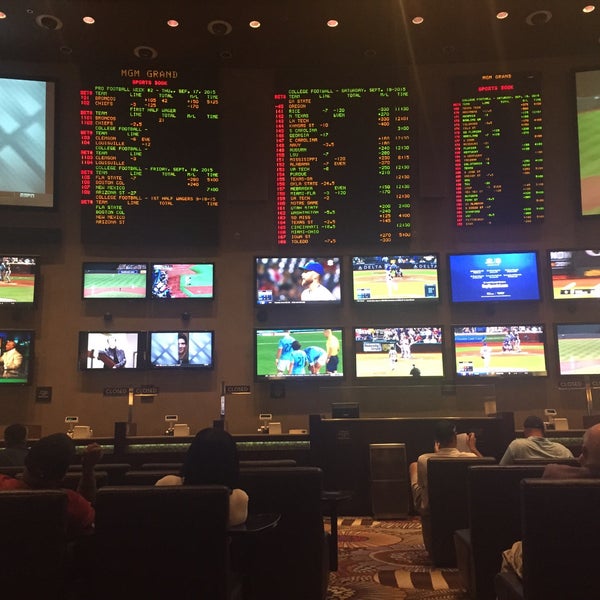Photo taken at Race &amp; Sports Book by MiMan on 9/17/2015