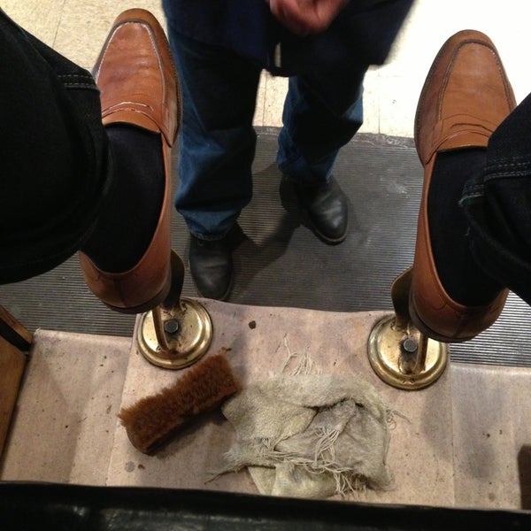 4/5/2013에 Matthew H.님이 Jim&#39;s Shoe Repair에서 찍은 사진