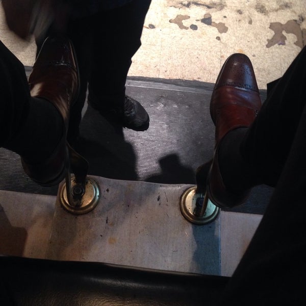 12/11/2013에 Matthew H.님이 Jim&#39;s Shoe Repair에서 찍은 사진