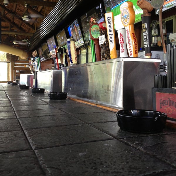 Photo prise au Upper Deck Ale &amp; Sports Grille par Pro I. le4/30/2013