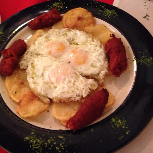 Photo taken at Restaurante La Finca Española by Luis Angel E. on 6/15/2014