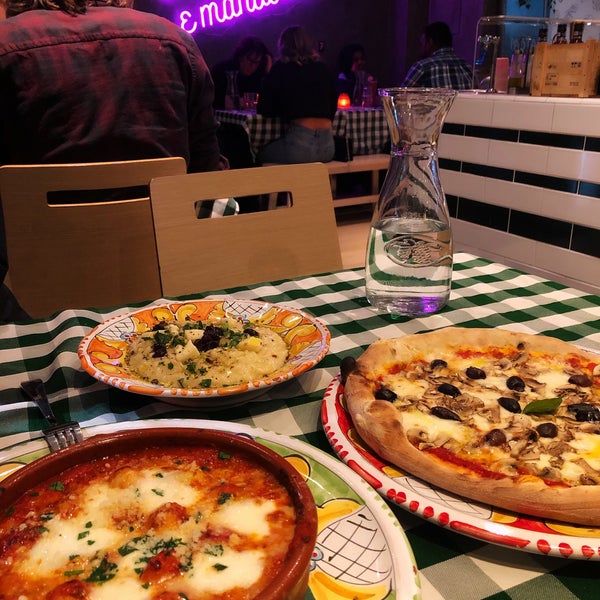 Бом бом пицца. Мама пицца колтуши. Мама пицца москва. Пицца большой папа. Московская пицца.