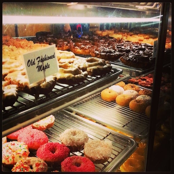 1/13/2014にKent L.がAngel&#39;s Donuts &amp; Ice Creamで撮った写真