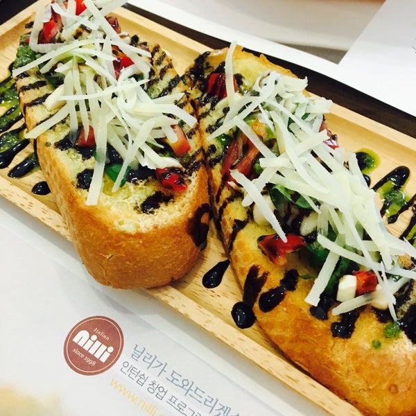Foto tirada no(a) Nilli Pasta &amp; Pizza por hyunjung l. em 9/18/2016