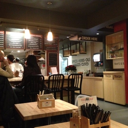 11/23/2012にMarina S.がHigh Heat Burgers &amp; Tapで撮った写真