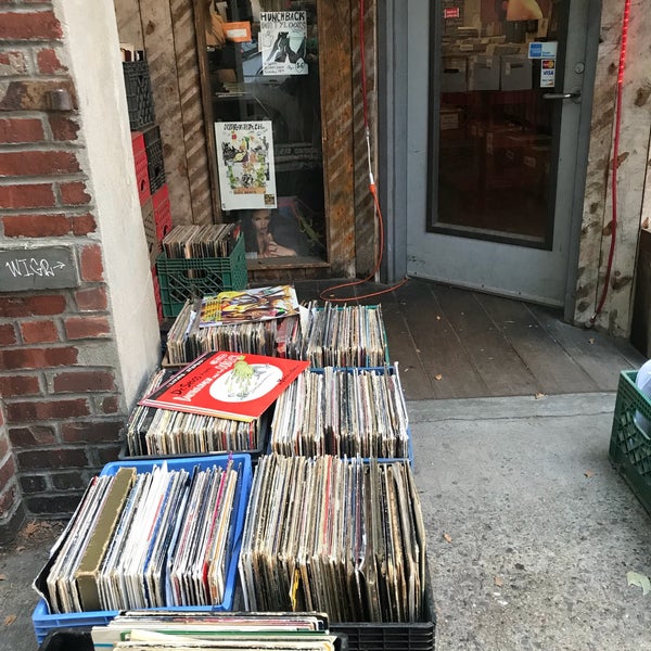 Photo taken at Co-Op 87 RECORDS by Marina S. on 8/6/2018
