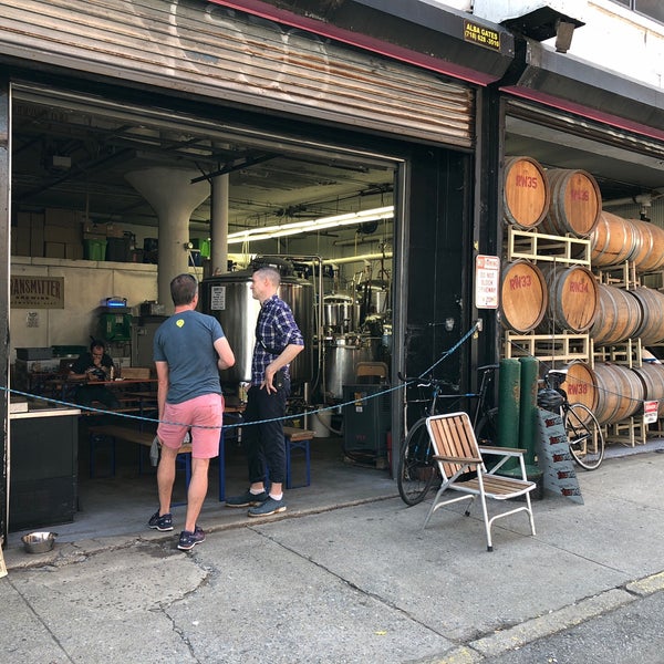 9/30/2018 tarihinde Lee D.ziyaretçi tarafından Transmitter Brewing'de çekilen fotoğraf