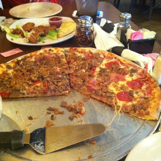 Photo prise au Russo&#39;s New York Pizzeria par Jesus L. le11/10/2012