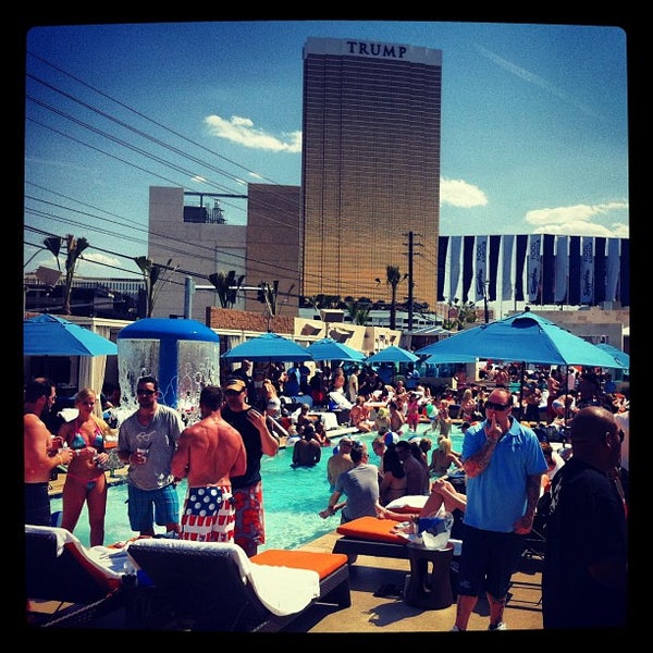 รูปภาพถ่ายที่ Sapphire Pool &amp; Dayclub Las Vegas โดย Keith K. เมื่อ 5/4/2013