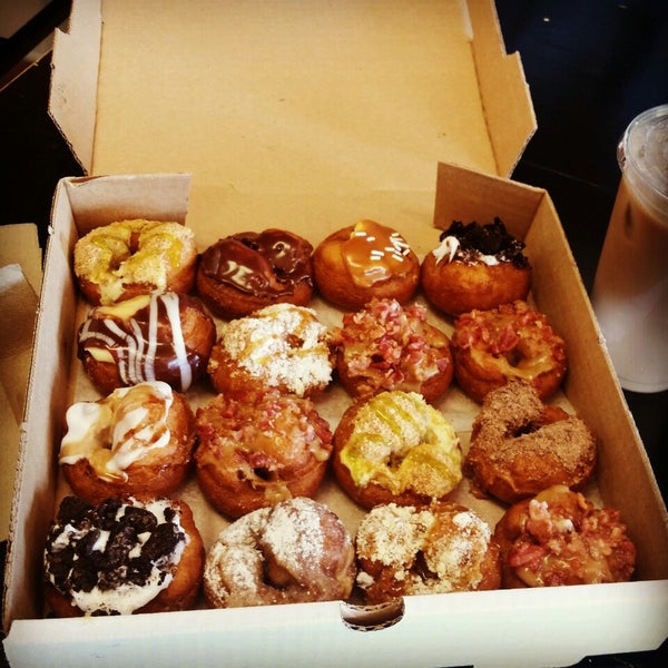 6/21/2014 tarihinde Kendra W.ziyaretçi tarafından DaVinci’s Donuts'de çekilen fotoğraf