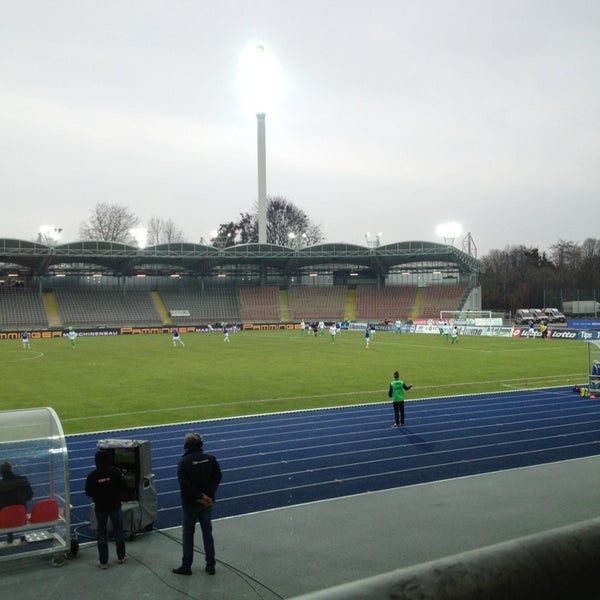 Foto tomada en Gugl - Stadion der Stadt Linz  por Johannes K. el 4/2/2013