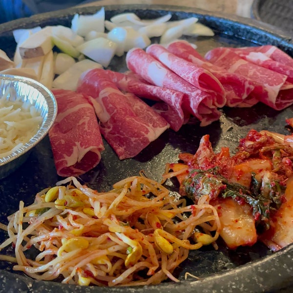 Снимок сделан в Hae Jang Chon Korean BBQ Restaurant пользователем Bryant C. 4/16/2024