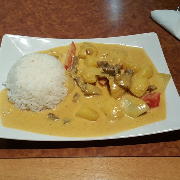 Order by saying the number on the menu. #40 yellow curry with beef. Beef was a bit chewy - probably better with chicken. Curry was yummy! Good size for those who find German portions too big