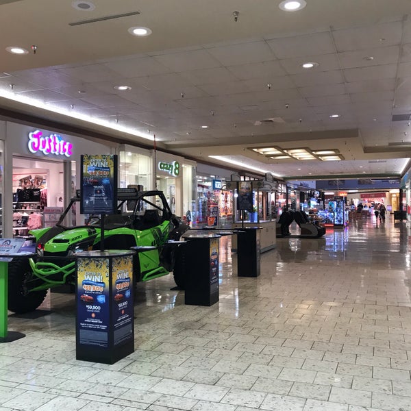 Das Foto wurde bei Mesa Mall von ariq d. am 9/7/2018 aufgenommen