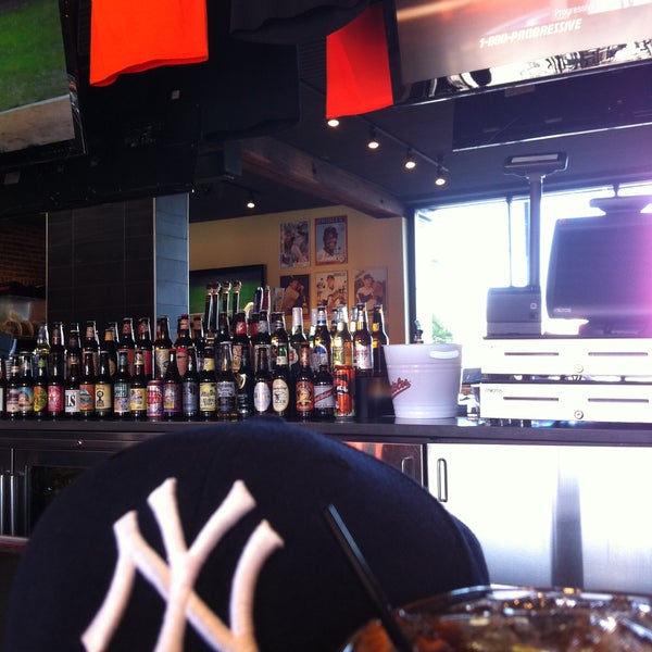 Снимок сделан в Dempsey&#39;s Brew Pub &amp; Restaurant пользователем ariq d. 5/4/2013