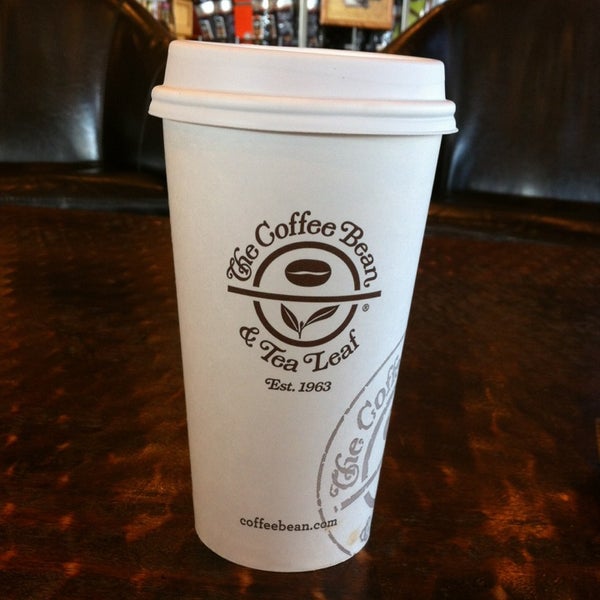 Снимок сделан в The Coffee Bean &amp; Tea Leaf пользователем Brevemike 12/31/2012