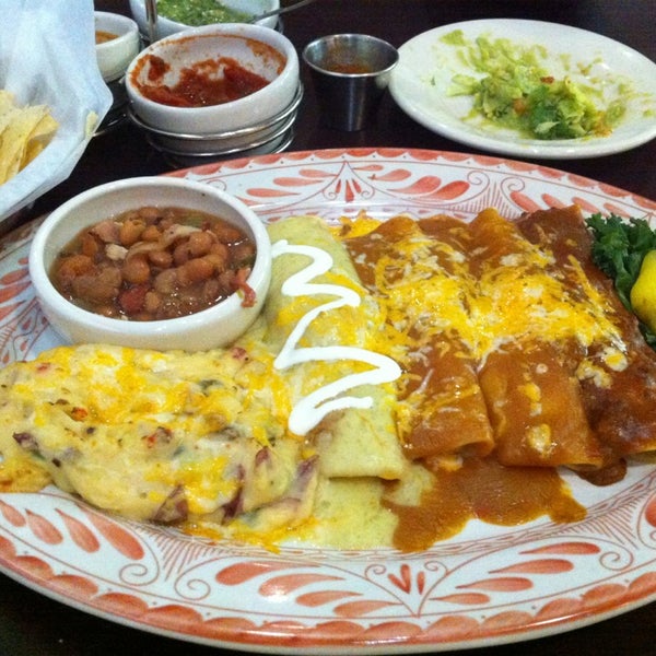 รูปภาพถ่ายที่ Abuelo&#39;s Mexican Restaurant โดย Brevemike เมื่อ 12/31/2012
