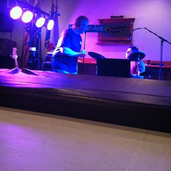 Hilltop social club - Pub