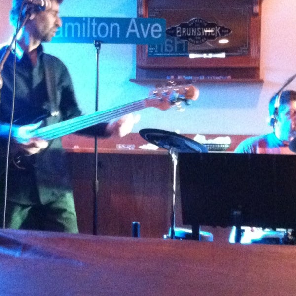 Hilltop social club - Pub