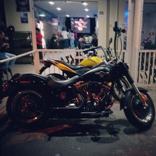 Photo prise au Asas Moto Bar par Darwin D. le11/15/2013