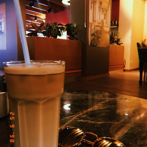 Das Foto wurde bei Coffeeshop Company von Dılara S. am 9/25/2019 aufgenommen