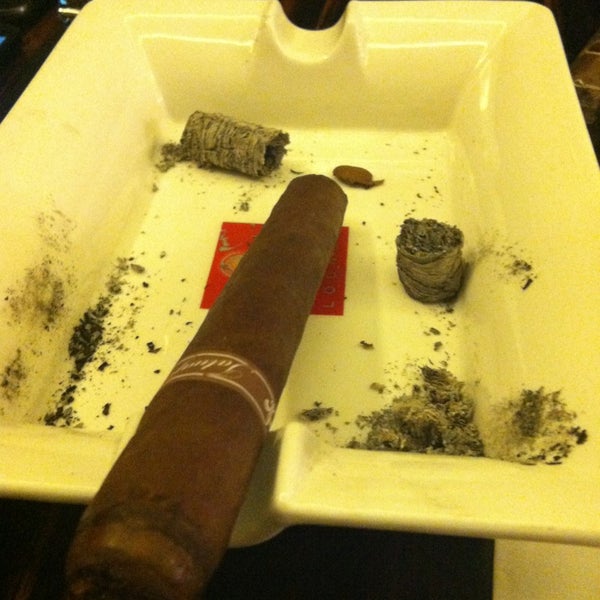 Foto diambil di Civil Cigar Lounge oleh Michael H. pada 2/3/2013