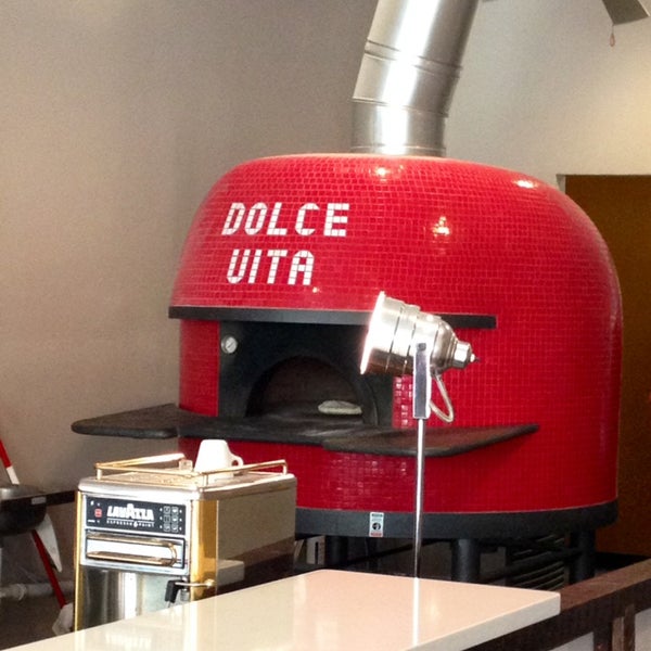 1/11/2014 tarihinde Coach LoVE... 6.ziyaretçi tarafından Dolce Vita Pizzeria'de çekilen fotoğraf