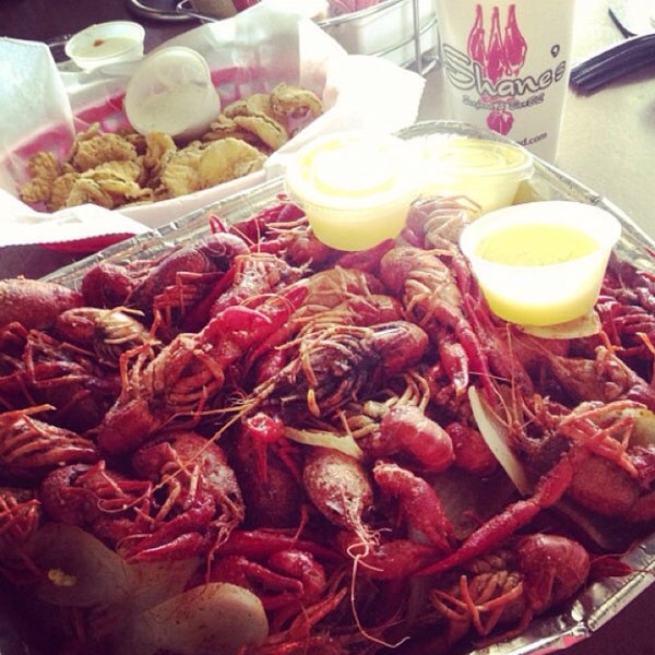 I can't ever leave Shreveport Louisiana without getting crawfish and fried pickles! Shane's crawfish is always fresh and perfectly seasoned. Legit the best ever 😍🙌