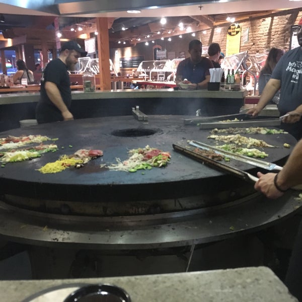 7/29/2017에 Lindsey R.님이 bd&#39;s Mongolian Grill에서 찍은 사진