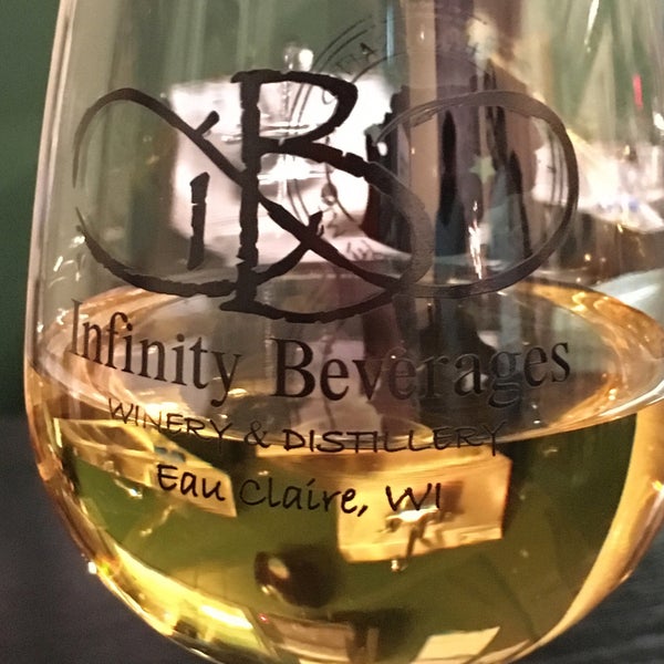Foto scattata a Infinity Beverages Winery &amp; Distillery da Jøry P. il 12/27/2015