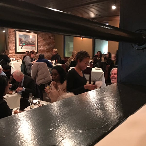 Foto scattata a Delta&#39;s Restaurant da Roberto M. il 1/15/2017