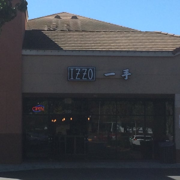 Photo taken at Izzo Restaurant Taiwanese Fusion by Anthony L. on 10/13/2014