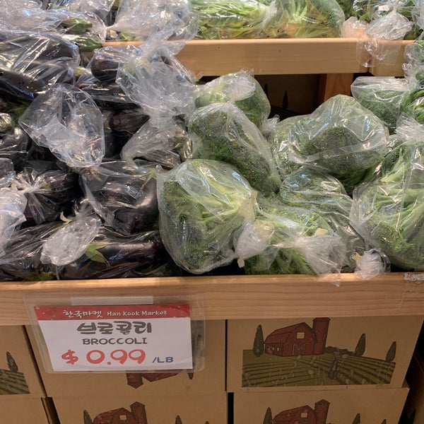 Снимок сделан в Hankook Supermarket пользователем Anthony L. 5/10/2022