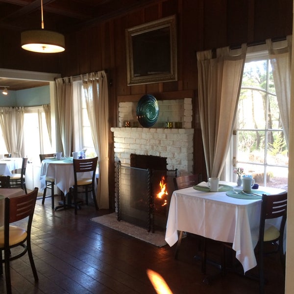 Photo taken at Circa &#39;62 at the Inn at Schoolhouse Creek by Anthony L. on 3/9/2014