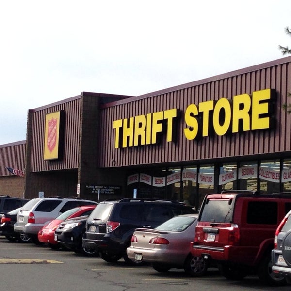 Foto tomada en The Salvation Army Thrift Store Saugus, MA  por J B. el 10/23/2013