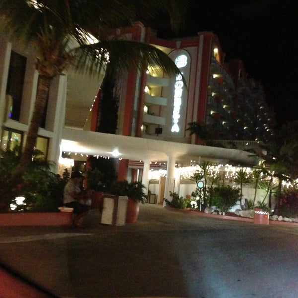 2/19/2013 tarihinde DJ EM T.ziyaretçi tarafından Sonesta Maho Beach Resort, Casino &amp; Spa'de çekilen fotoğraf