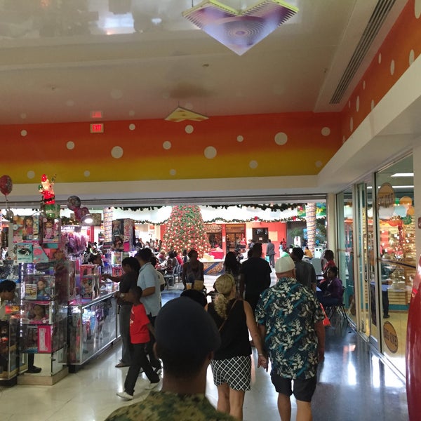 Stores in the mall at cheap marathon