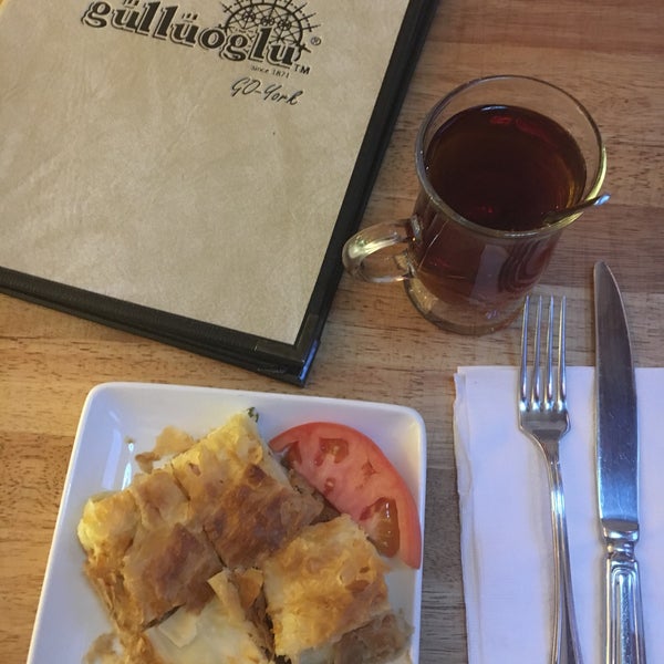 3/14/2017 tarihinde Dilek K.ziyaretçi tarafından Güllüoğlu Baklava &amp; Cafe'de çekilen fotoğraf