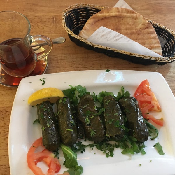 Foto scattata a Güllüoğlu Baklava &amp; Cafe da Dilek K. il 11/24/2016