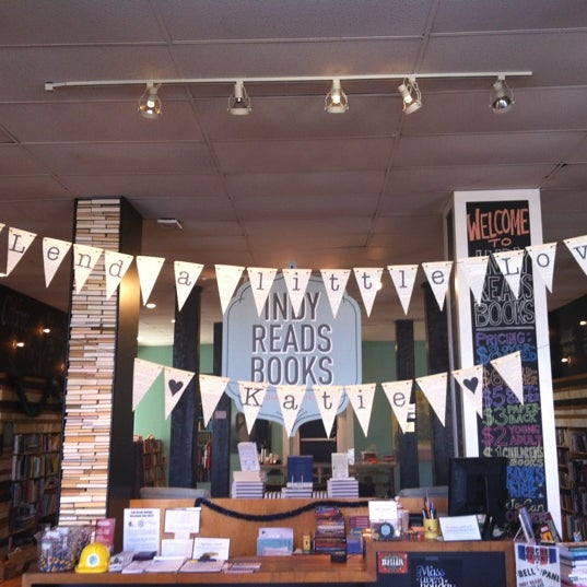 Foto tomada en Indy Reads Books  por Heather S. el 11/17/2012