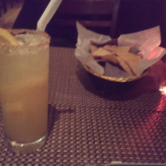 Foto tirada no(a) Two Lizards Mexican Bar &amp; Grill por Justin E. em 11/21/2013
