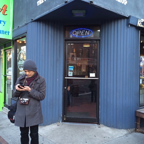 Photo taken at DUB Pies - Windsor Terrace by Mika O. on 12/28/2013