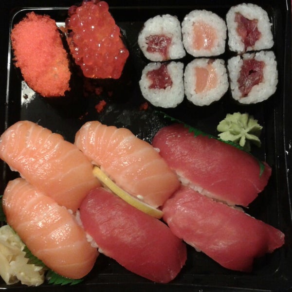 Foto diambil di Bento Sushi oleh Nivea F. pada 12/29/2013