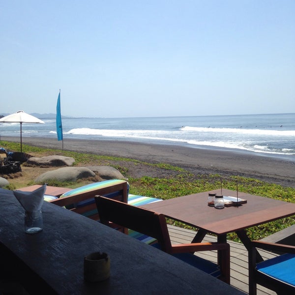 Das Foto wurde bei Komune Resort and Beach Club von nurulkia j. am 10/17/2015 aufgenommen