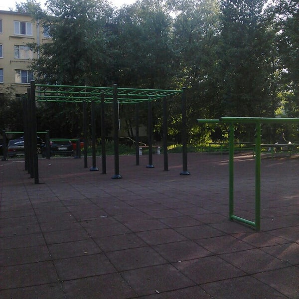 Парк турники брусья Ялта
